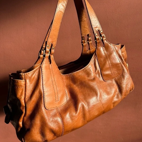 Elegant Tan Leather Shoulder Bag